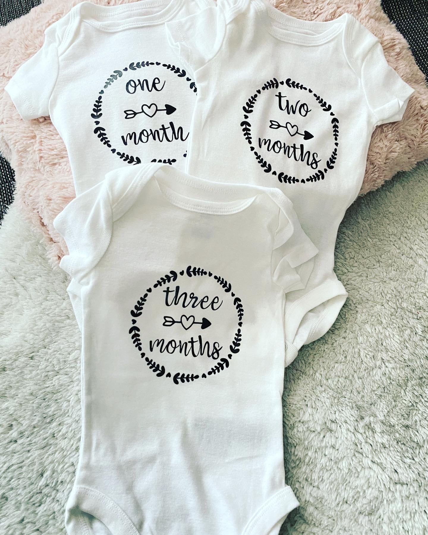 Set 12 Babybodies "Babys erstes Jahr"