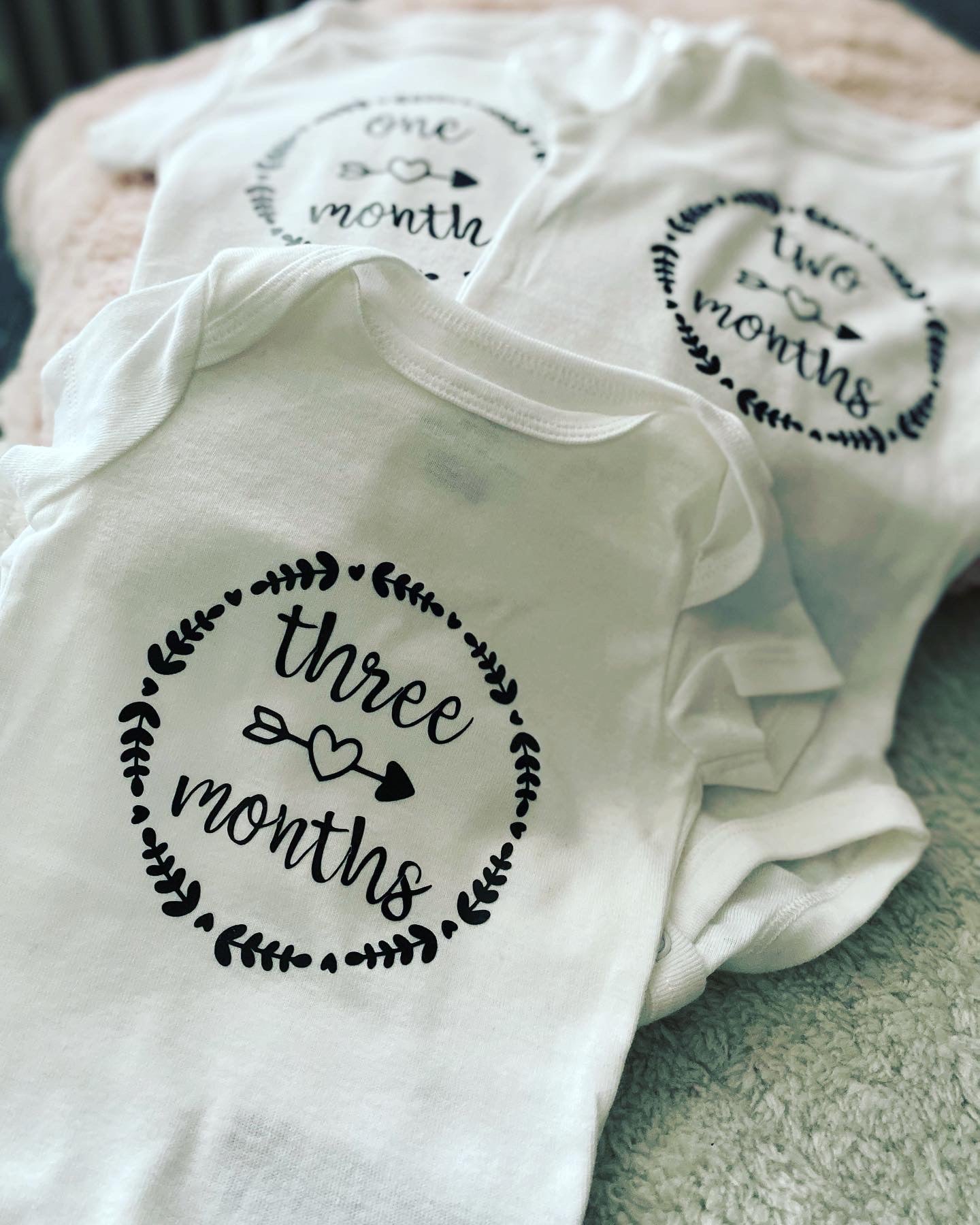 Set 12 Babybodies "Babys erstes Jahr"