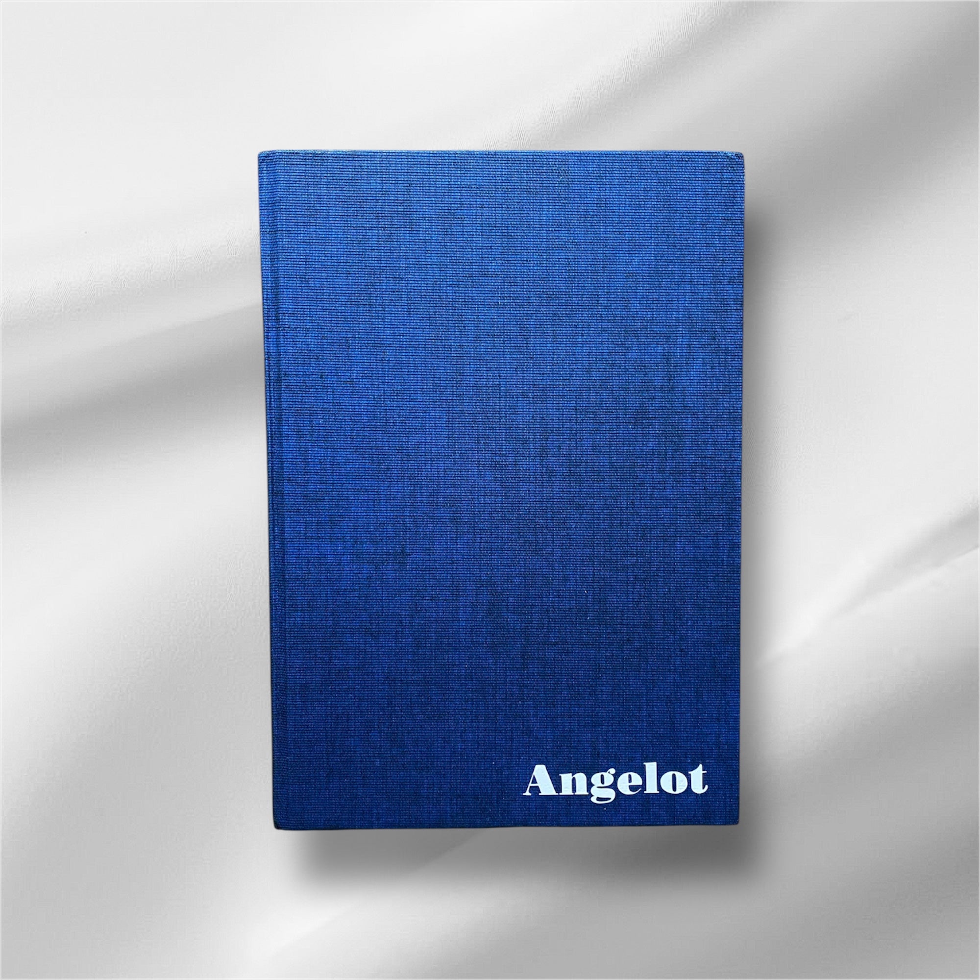 Gepunktetes Notizbuch mit Name